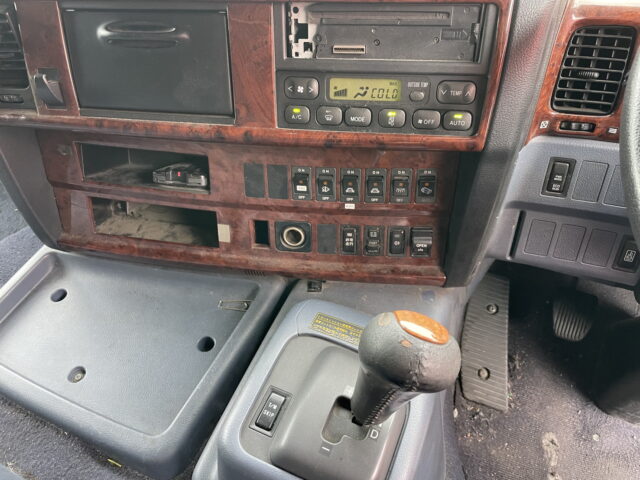 日野　プロフィア　ハイルーフ　ウィング　寝台メッキ　ステンレス多数