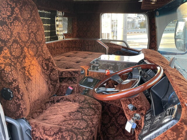 スーパーグレート　ハイルーフ　トレーラーヘッド　架装多数　ブタ鼻　7速MT