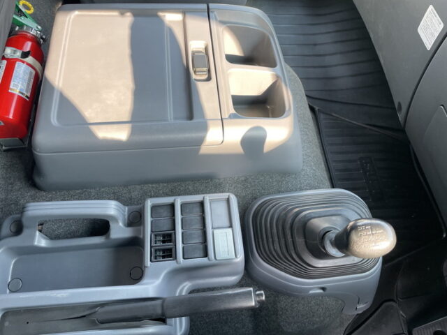 いすゞ：フォワード：ウィング：6200ワイド：エアサス：架装多数：木床：240馬力