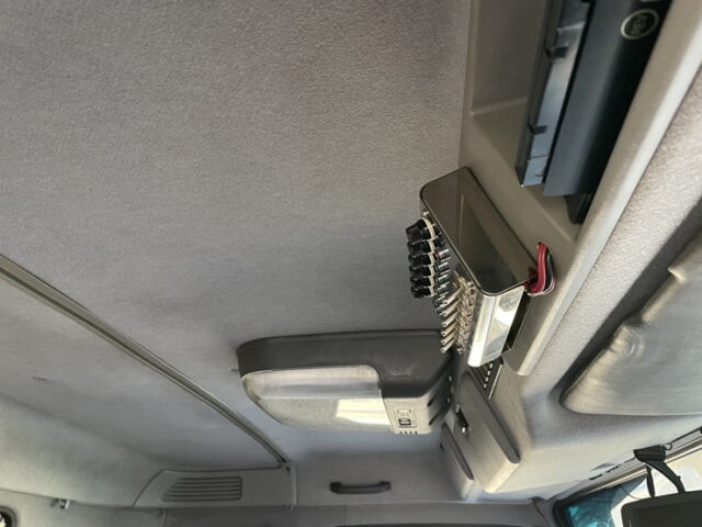 いすゞ：ギガ：冷凍ウィング：造りボディ：ステンレス多数：エアサス：1M10アオリ