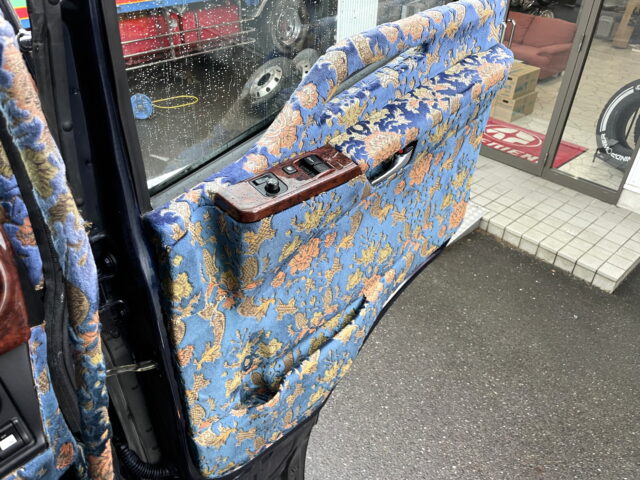 日野　17プロフィア　ハイルーフ　ウィング　造りボデー　1M10アオリ　内装生地張り