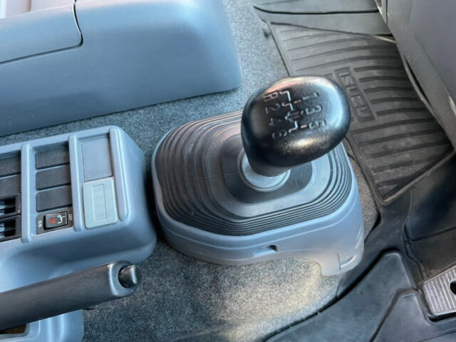 いすゞ:フォワード:ワイド:210馬力:アルミウィング:格納パワーゲート:リアエアサス:アルミホイール