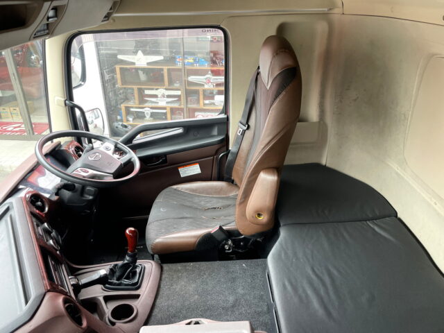 日野　17プロフィア　ハイルーフ　ウィング　7速MT　380馬力　エンジン交換済