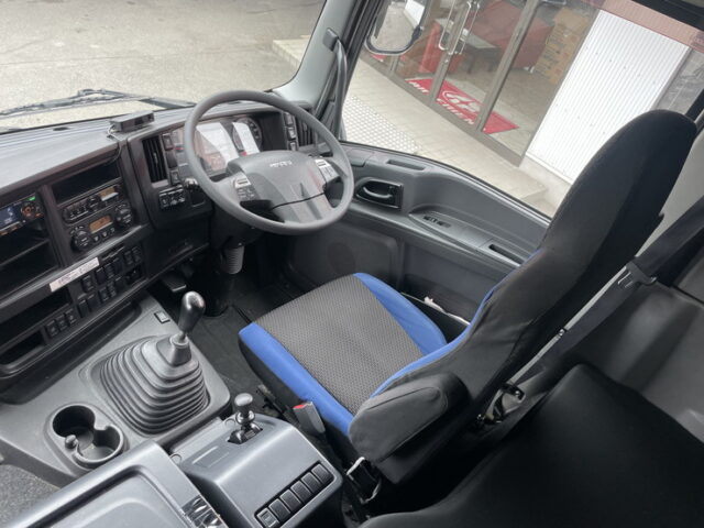 いすゞ　ギガ　ウィング　メッキ多数　ステンレス多数　アルミホイール