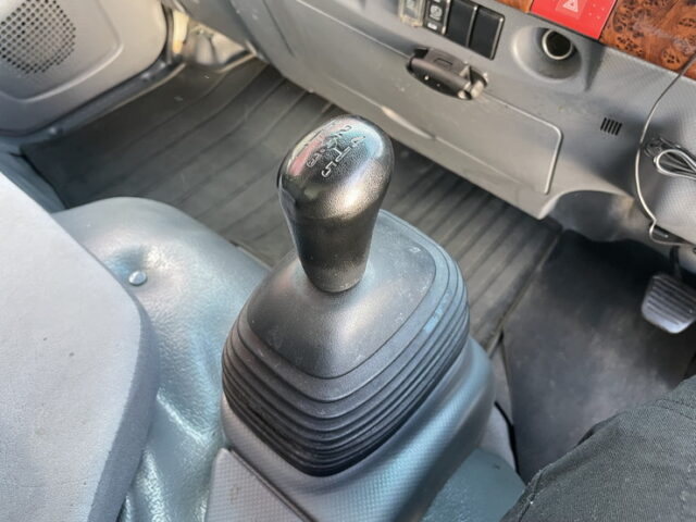 いすゞ　エルフ　アルミバン　5MT　サイドドア　ステンレスサイドバンパー　ステンレスリアバンパー　