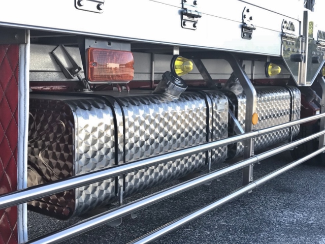 【245】三菱ベストワンファイター　セミワイド　増トン　冷凍ウイング　7200ボデー