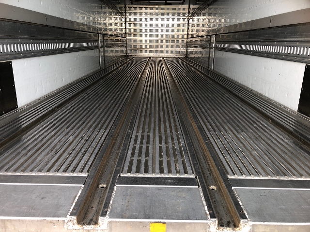 【425】UDトラックス　クオン　低床　冷凍ウイング　ハイルーフ　リアエアサス