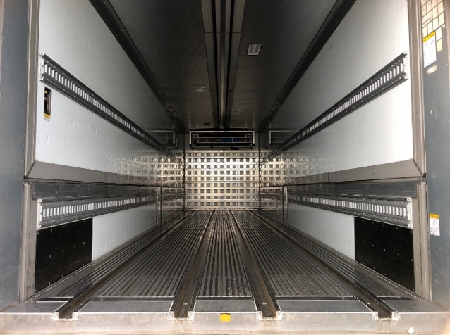 【425】UDトラックス　クオン　低床　冷凍ウイング　ハイルーフ　リアエアサス