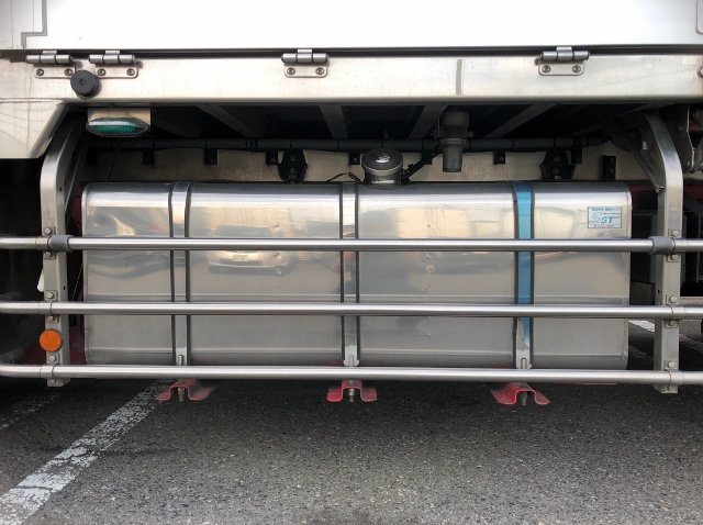 【425】UDトラックス　クオン　低床　冷凍ウイング　ハイルーフ　リアエアサス