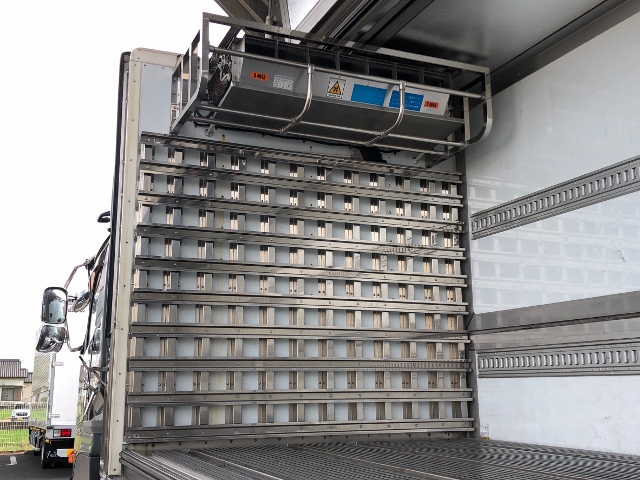 【425】UDトラックス　クオン　低床　冷凍ウイング　ハイルーフ　リアエアサス