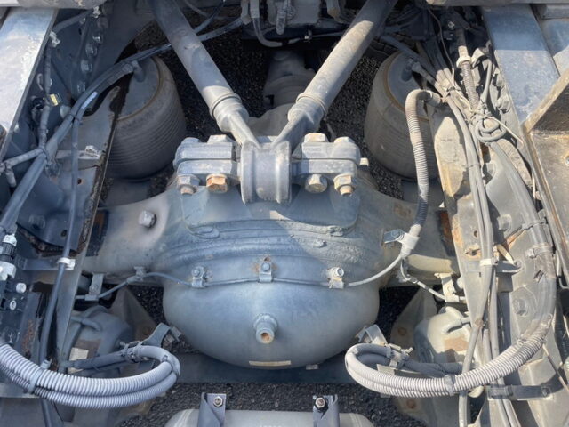 三菱ふそう　スーパーグレート　トレーラーヘッド　メッキ多数　7MT　