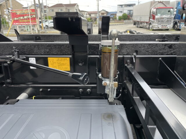 17スーパーグレート　ダンプ　5100×2200　未使用　新品ステンレス架装　7速MT　新明和ボデー