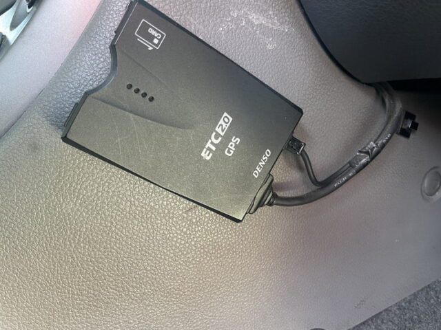 クオン：ハイルーフ：ウィング：跳上ゲート：総輪エアサス：エアロ付き：メッキ多数　