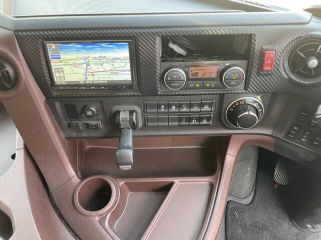 日野：17プロフィア：ハイルーフ：ウィング：メッキ多数：アルミホイール