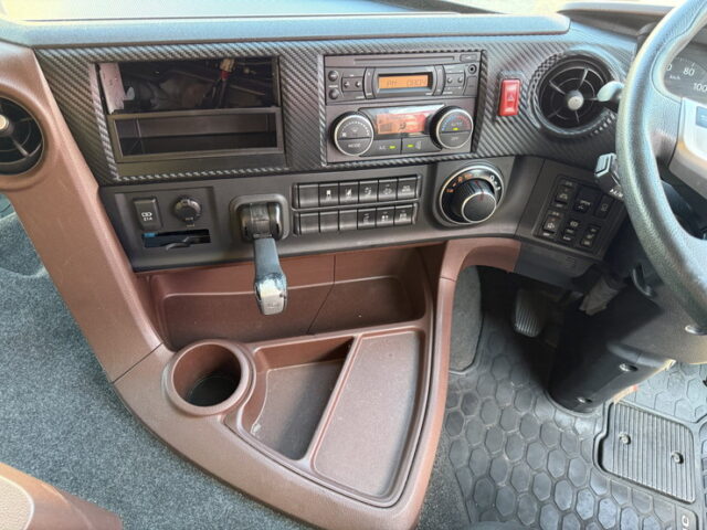 日野：17プロフィア：ハイルーフ：ウィング：メッキ多数：ステンレス多数：リア門口ステンレス