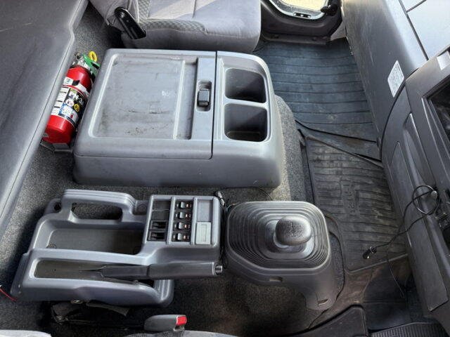 いすゞ：フォワード：6200ワイド：ウィング：木床：アルミホイール：240馬力：エアサス