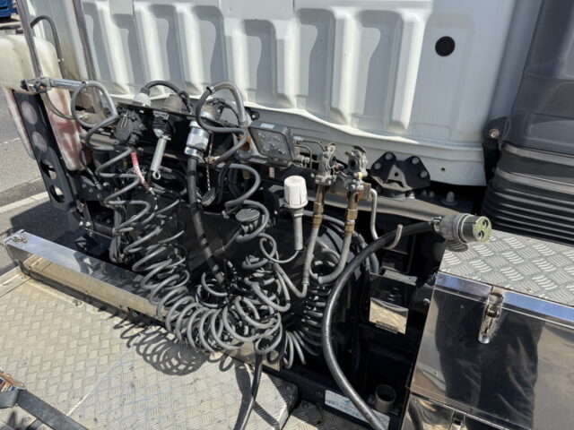 17スーパーグレート：ハイルーフ：トレーラーヘッド：ブタ鼻付：第5輪荷重11.500㎏