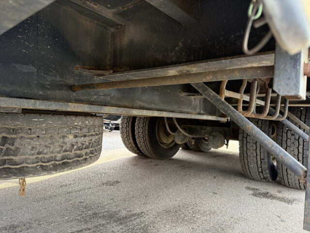 東急：重機運搬用トレーラー：幅2800㎜　荷台長4700㎜：歩みハンガー：8輪