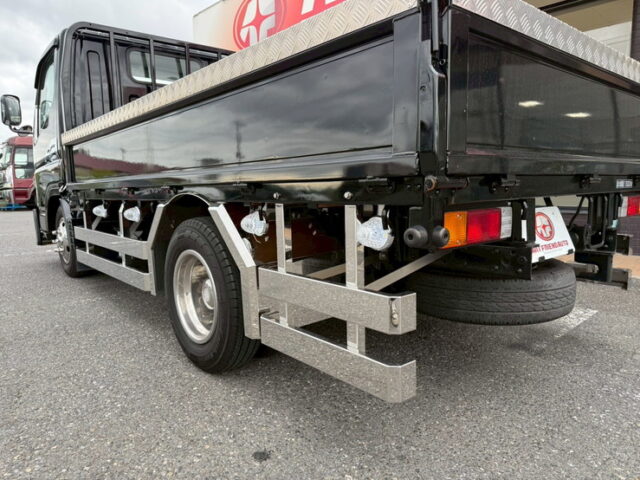 キャンター：平ボデー：前出しバンパー：ステンレスサイドバンパー：マニュアル