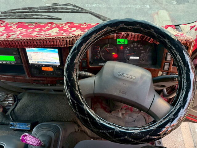 いすゞ：フォワード：ハイルーフ：冷凍バン：7100標準幅：架装多数：格納ゲート：エアサス