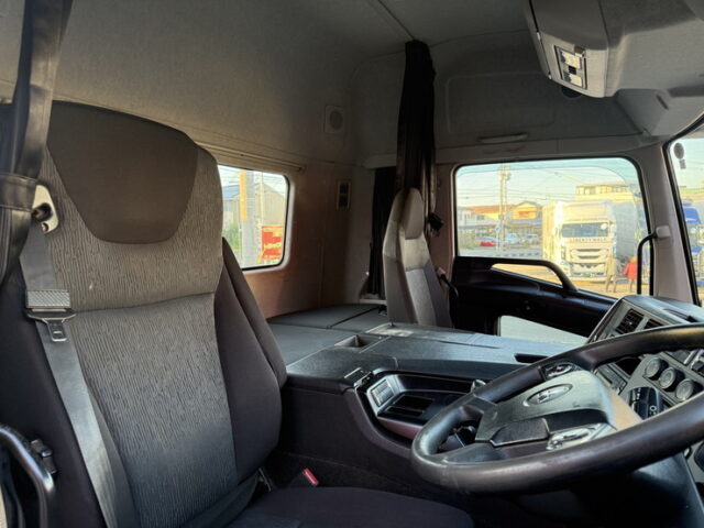 17スーパーグレート：ハイルーフ：トレーラーヘッド：アルミホイール：第5輪荷重11.500㎏