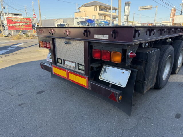 東邦：トレーラー：まな板：3軸：スタンション多数：内フック多数：最大積載量27.500㎏