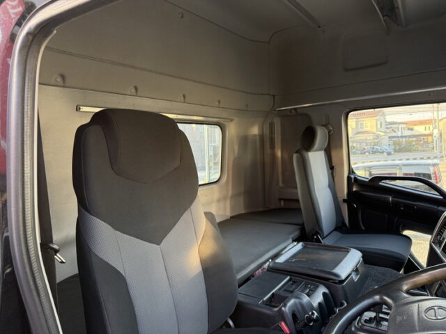 日野:プロフィア:ハイルーフ:トレーラーヘッド:メッキ多数:後輪エアサス:480馬力