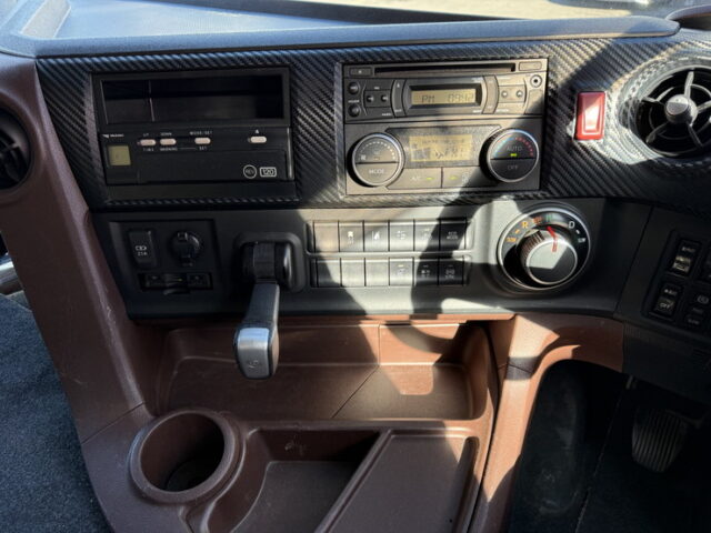 日野:17プロフィア:ハイルーフ:メッキ多数:アルミホイール:木床:E13Cエンジン