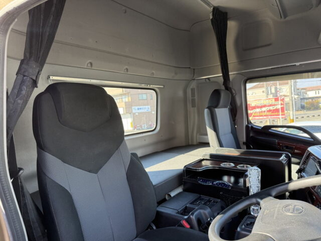 日野：プロフィア：ハイルーフ：トレーラーヘッド：エアロ付：エアサス：450馬力