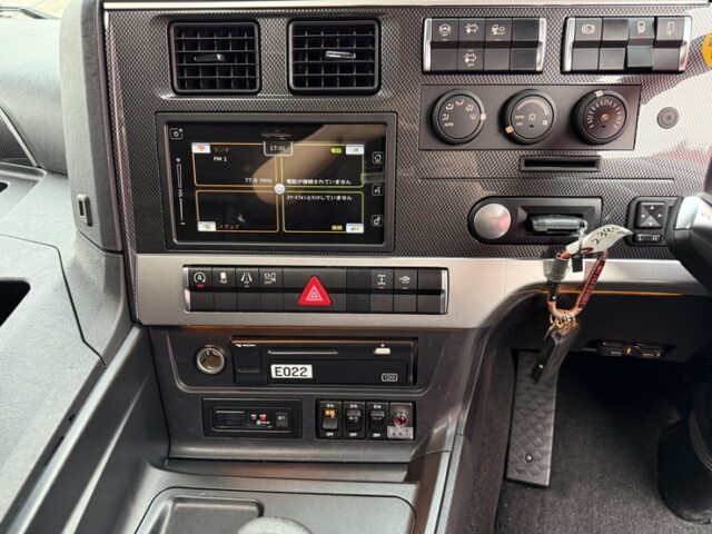 17スーパーグレート：ハイルーフ：ウィング：プレミアムライン：リア門口ステンレス