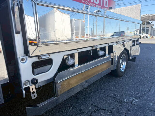 タイタンダッシュ：平ボデー：架装多数：標準幅：アオリステンレス張り：マニ割り