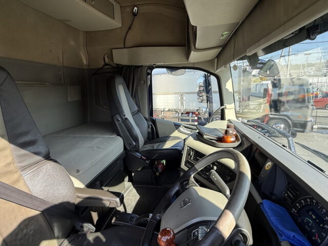 【委託販売】VOLVO:トレーラーヘッド:シングル:アルミホイール:架装多数