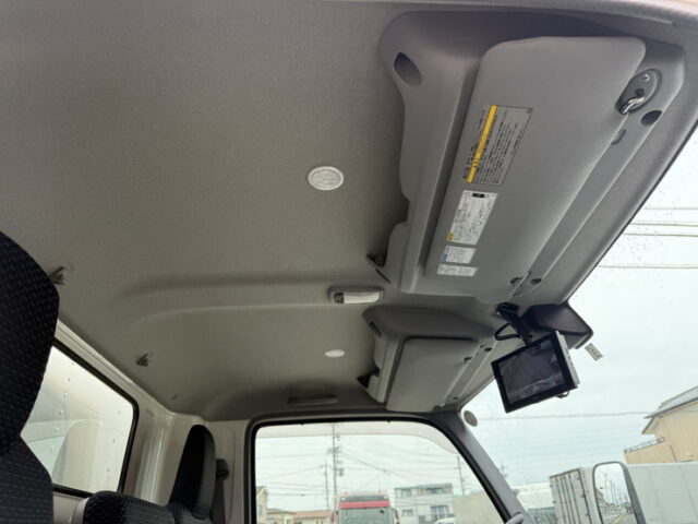 日野：デュトロ：バン：ワイドロング：格納ゲート：左スライドドア：AT車：準中型免許