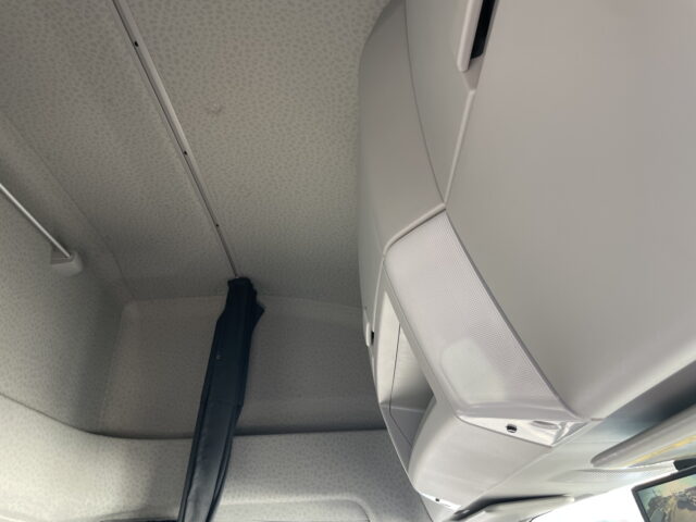 いすゞ　ギガ　ハイルーフ　ウィング　未使用車　アルミホイール　メッキ多数