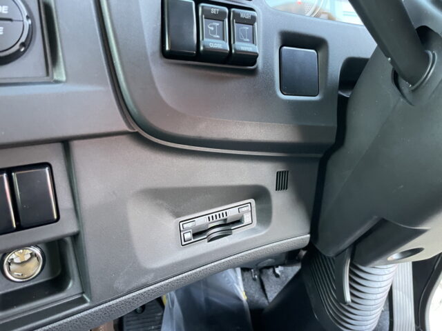 いすゞ　ギガ　ハイルーフ　ウィング　未使用車　アルミホイール　メッキ多数