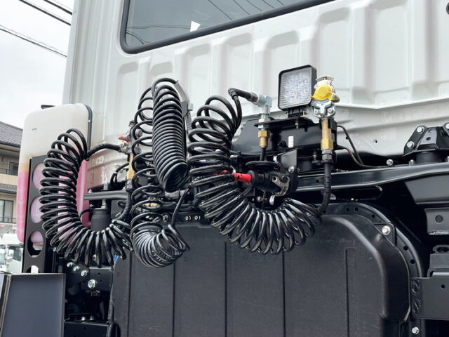 17スーパーグレート　トレーラーヘッド　スライドカプラー　未使用　E尺　460馬力　プレミアムライン