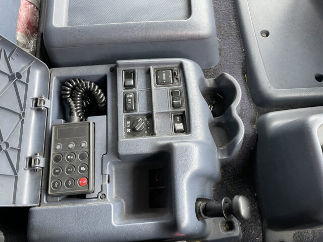 日野　プロフィア　ハイルーフ　ウィング　寝台メッキ　ステンレス多数