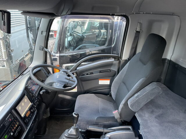 いすゞ：フォワード：増トン：冷凍ウィング：6600ボデー：エアサス：サーモキング製冷凍機