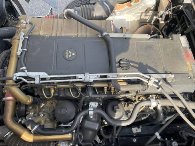 三菱ふそう　スーパーグレート　トレーラーヘッド　メッキ多数　7MT　