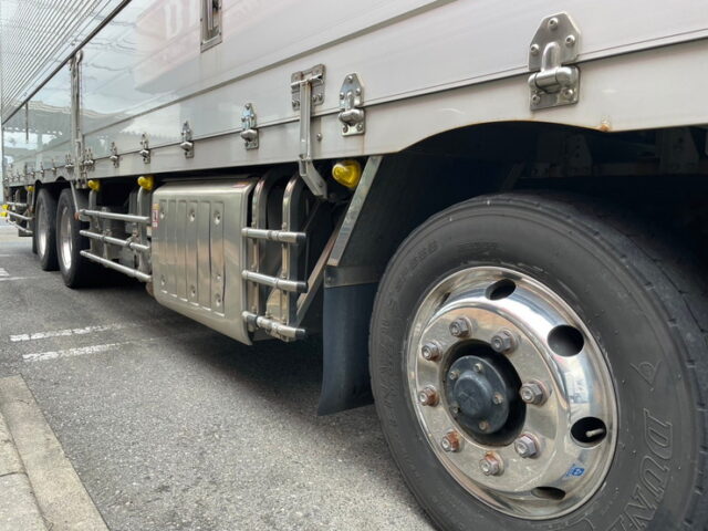 三菱ふそう　スーパーグレート　ハイルーフ　アルミウィング　ステンレスサイドバンパー　メッキ多数　木床