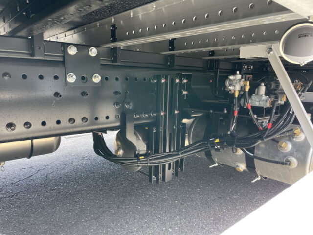 日野　17プロフィア　未使用　ハイルーフ　アルミホイール　リア門口ステンレス　7速MT