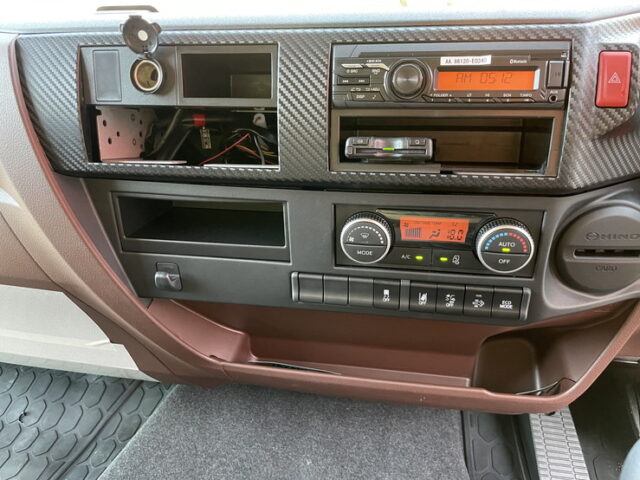 日野　17レンジャー　ウィング　6200ワイド　後輪エアサス　格納ゲート付　240馬力