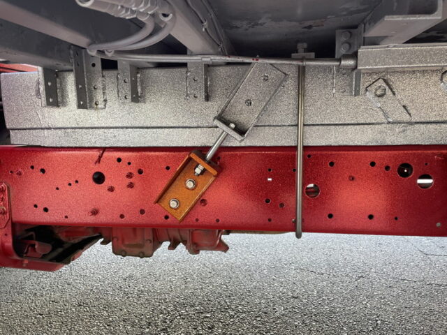 【委託販売車両】いすゞ：フォワード：205馬力：6MT：リア門口ステンレス：木床：ロケット：舟形バンパー：ステンレス多数　