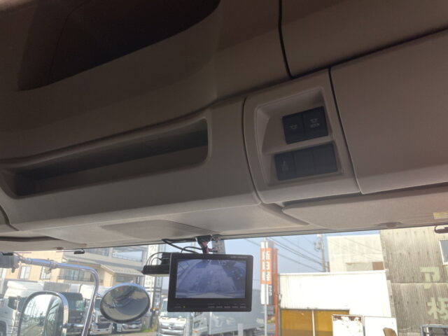 日野：17プロフィア：ハイルーフ：ウィング：メッキ多数：アルミホイール