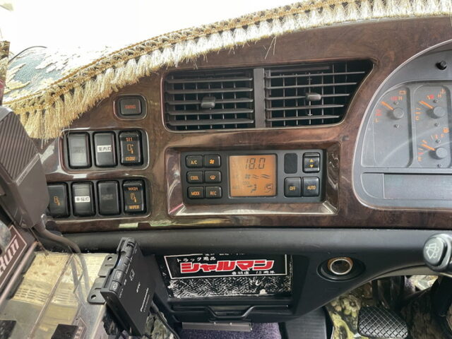 いすゞ：フォワード：デコトラ：キャンピング登録：箱内部屋仕様：マニ割り