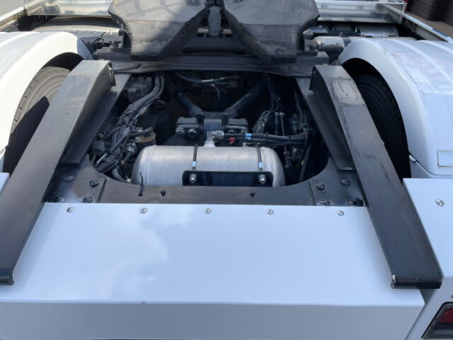 日野：プロフィア：トレーラーヘッド：ハイルーフ：ルーフバー：パイプバンパー：アルミホイール