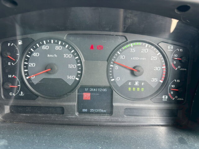 ファイター：6200ワイド：冷凍ウィング：板バネ：木床：アルミホイール：ステンレスサイドバンパー