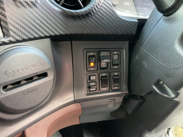 日野：17プロフィア：ハイルーフ：メッキ多数：ステンレス多数：アルミホイール