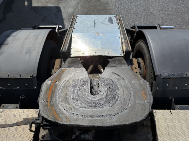 いすゞ：ギガ：ハイルーフ：トレーラーヘッド：アルミホイール：スムーサー