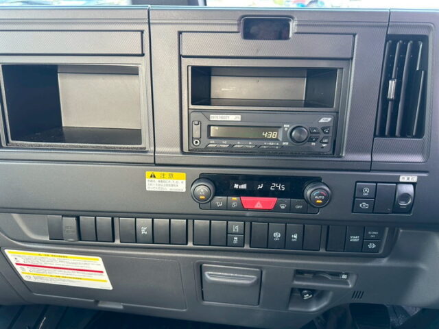 いすゞ：フォワード：登録済未使用：アームロール：3人乗り：ベッドレス：積載3.750㎏